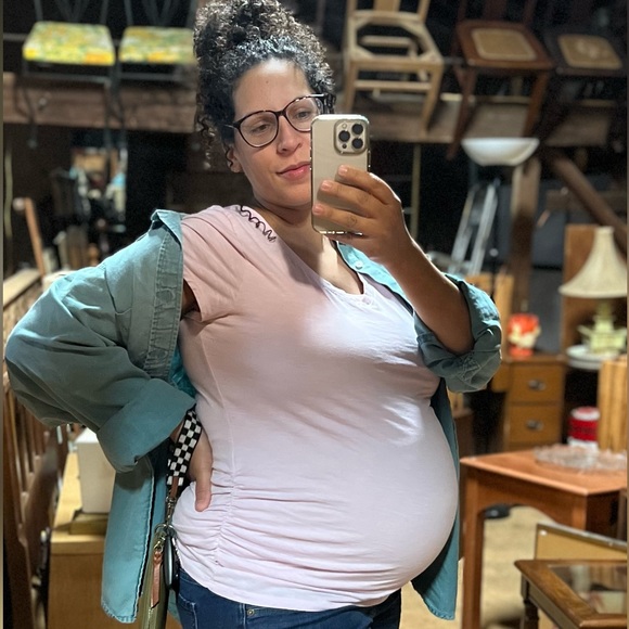 ON MATERNITY LEAVE - Picture 2 of 7